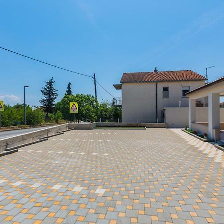 Apartmani Nikola Plano エクステリア 写真