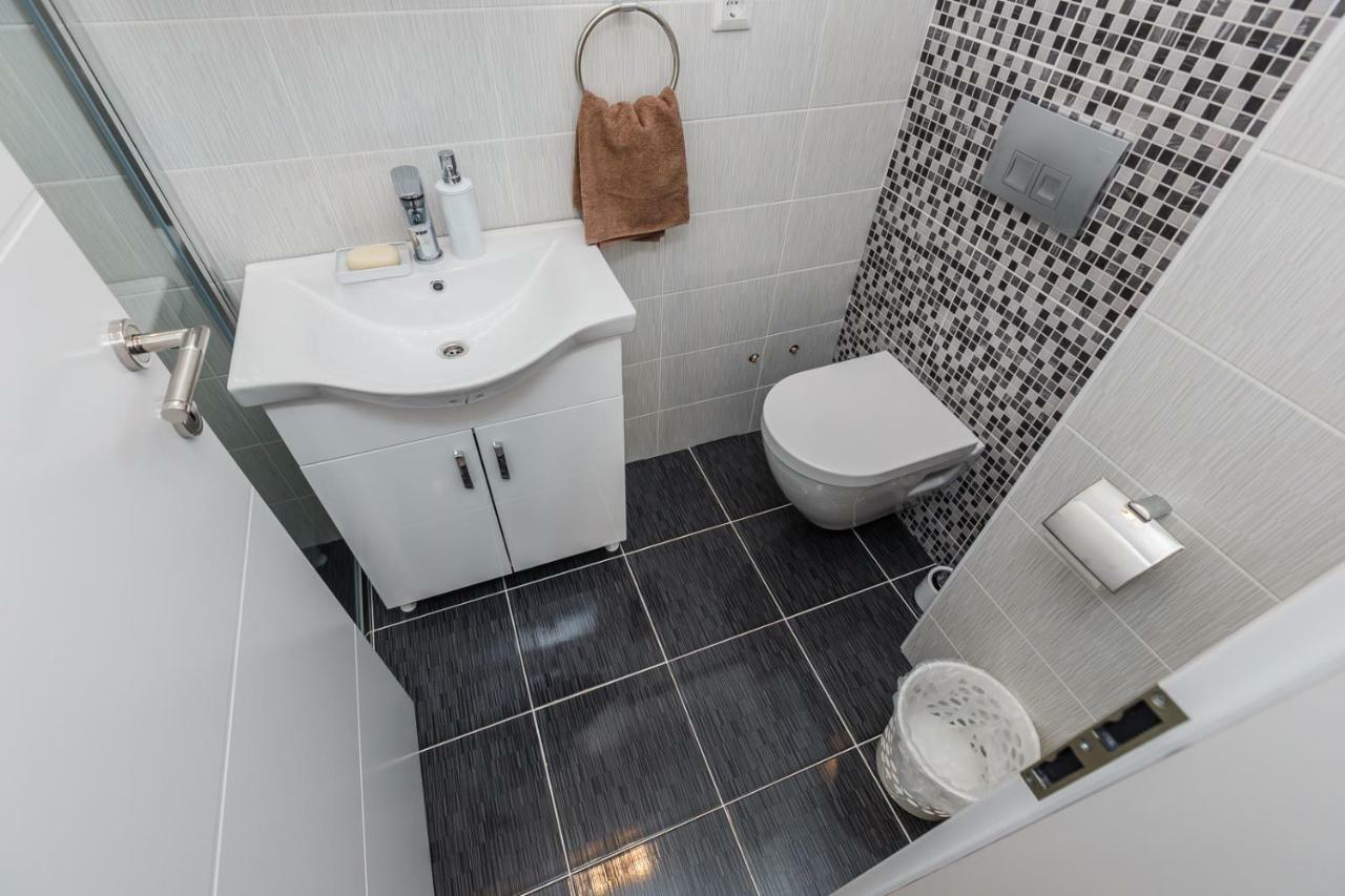 Apartmani Nikola Plano エクステリア 写真