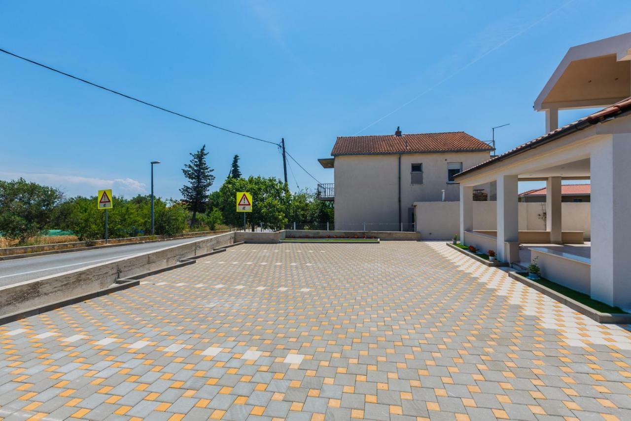 Apartmani Nikola Plano エクステリア 写真