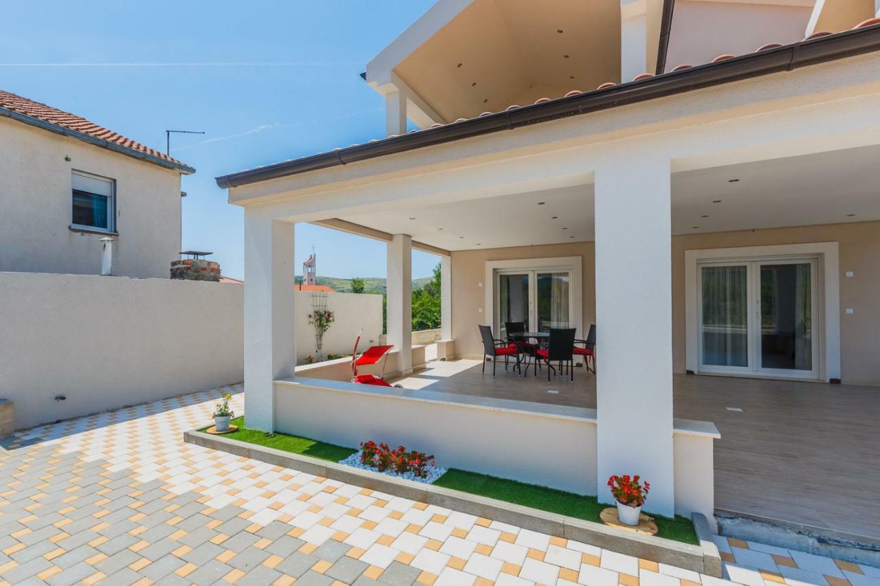 Apartmani Nikola Plano エクステリア 写真