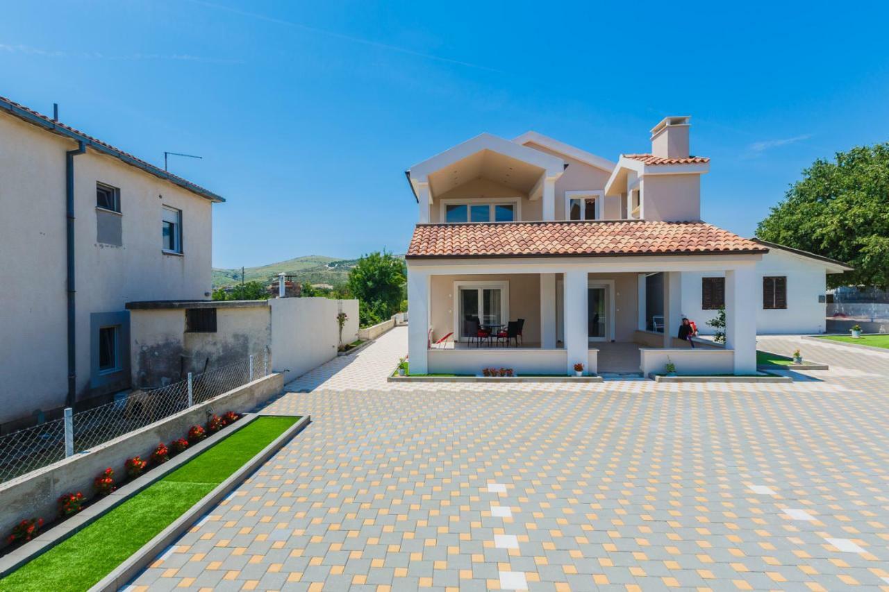 Apartmani Nikola Plano エクステリア 写真