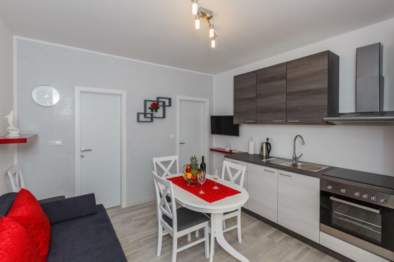 Apartmani Nikola Plano エクステリア 写真